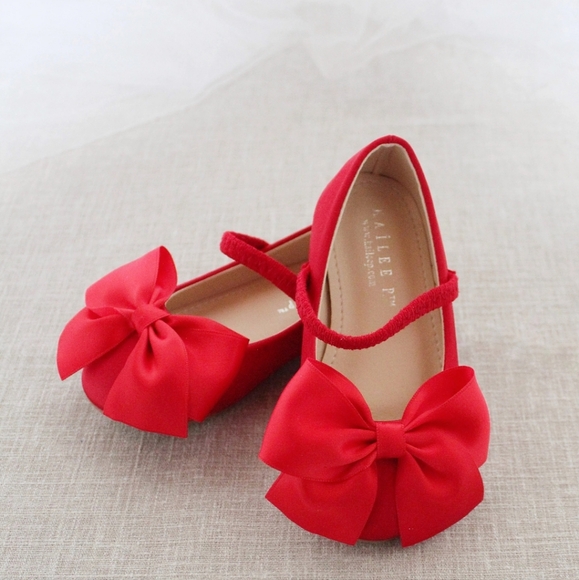 Kailee P toddler size 9 red satin Mary Jane's with bow - Picture 2 of 4